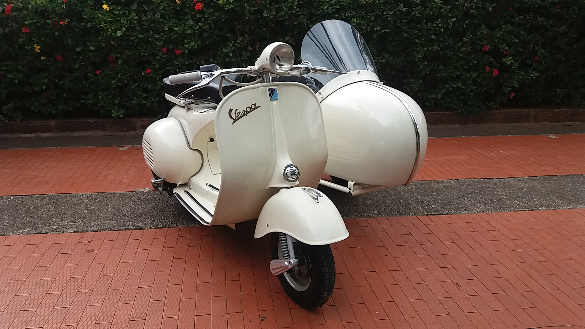 Side profile Struzzo fiberglass sidecar with seamless steel frame